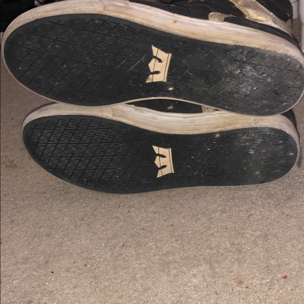 Supras - Picture 3 of 3